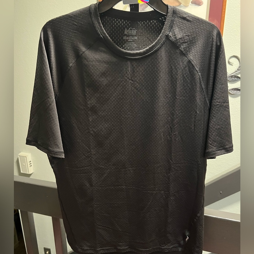 REI Men's Black Short Sleeve Athletic Tee #315